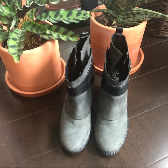 Italian Designer Leather Boots - Picture 2 of 4